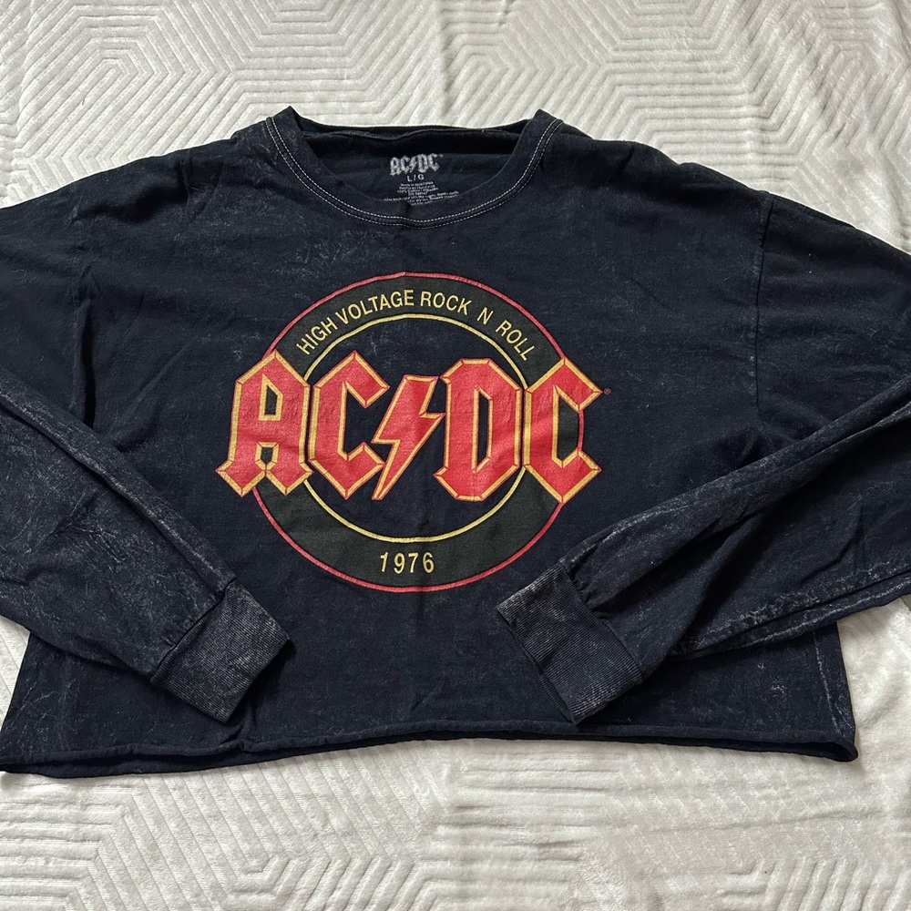 AC/DC Cropped Long Sleeve Band Tee Distressed Black Graphic Rock Shirt Size L